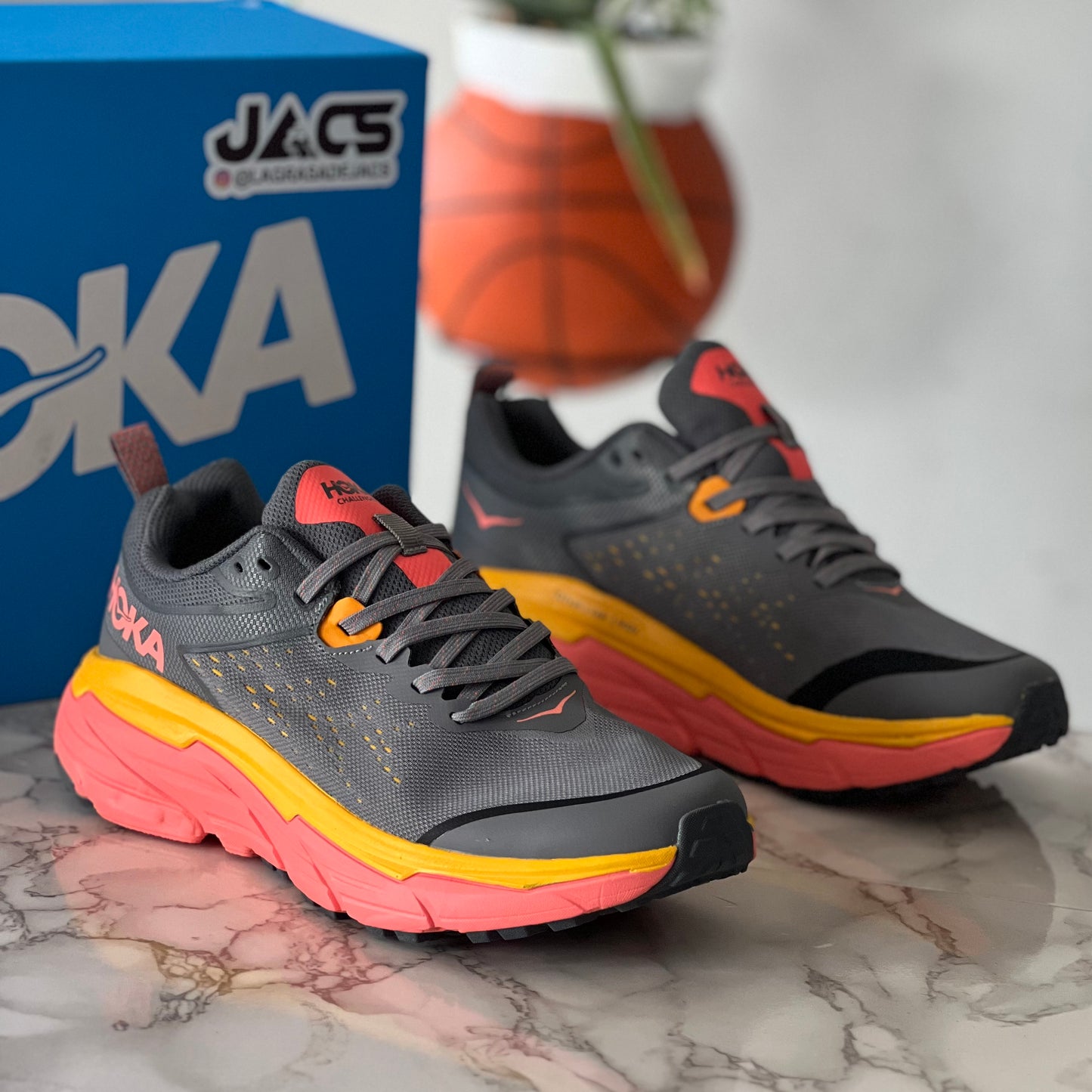 HOKA CHALLENGER