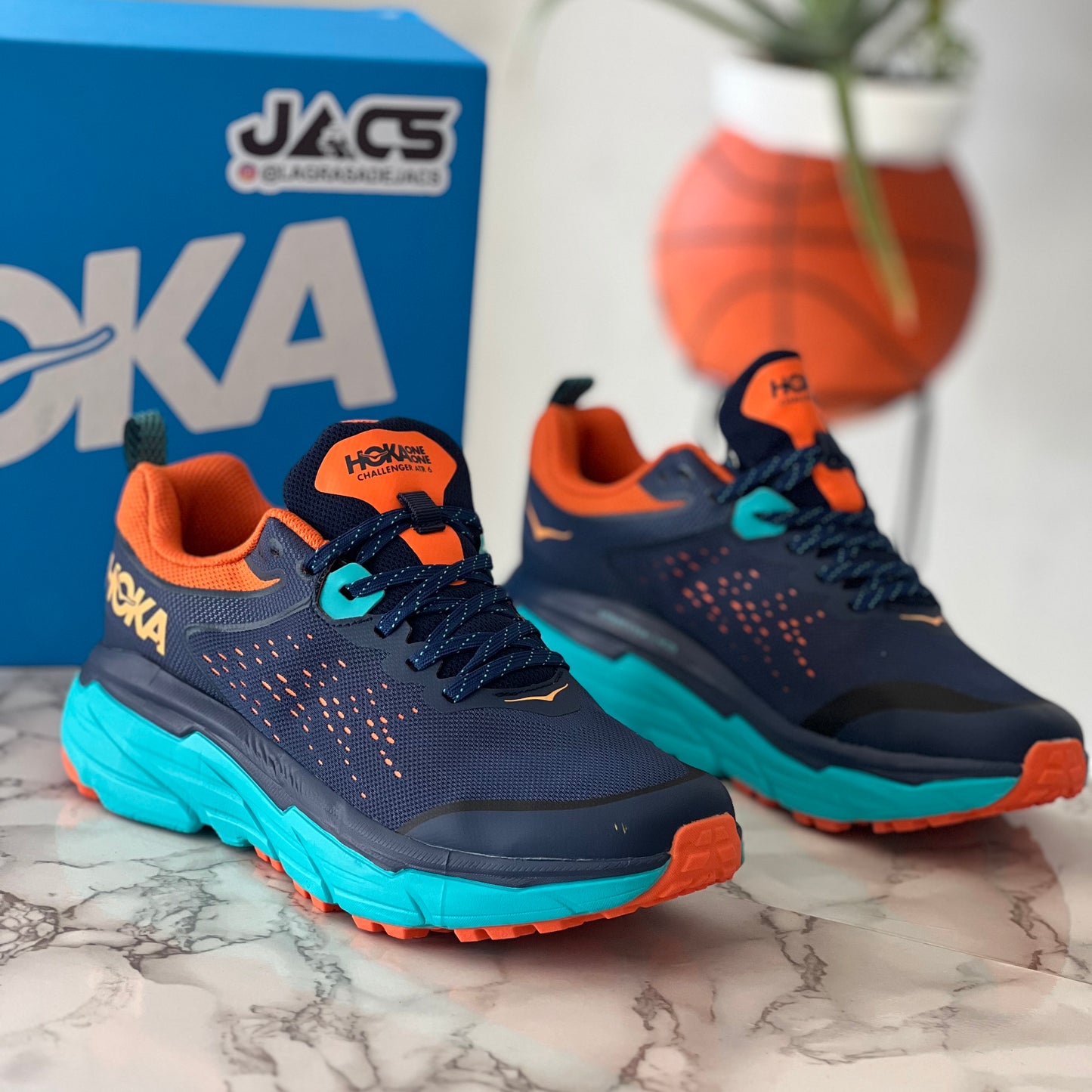 HOKA CHALLENGER