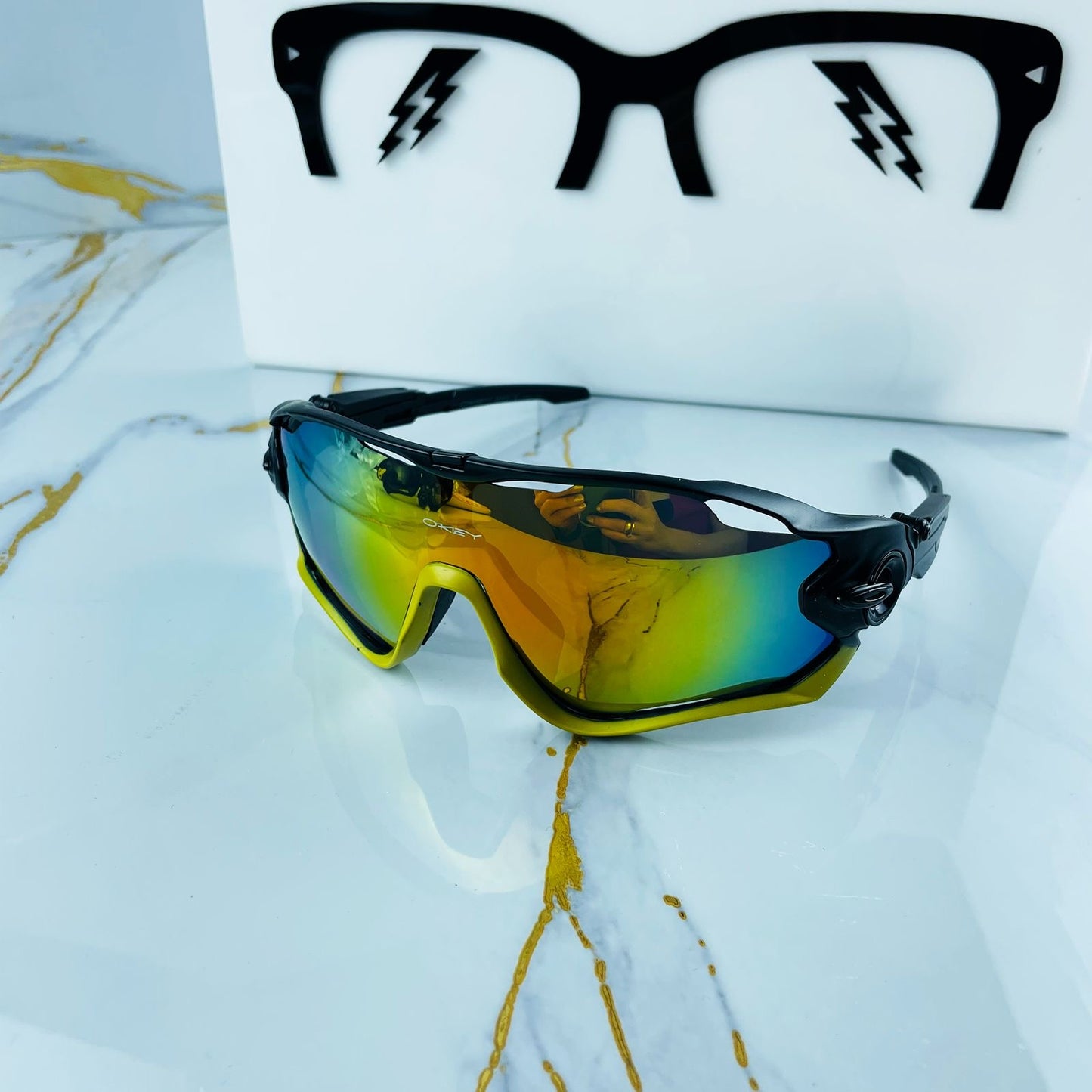 OAKLEY