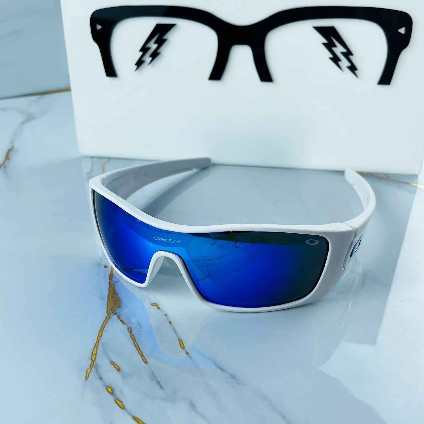 OAKLEY