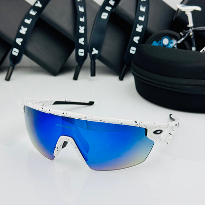 OAKLEY