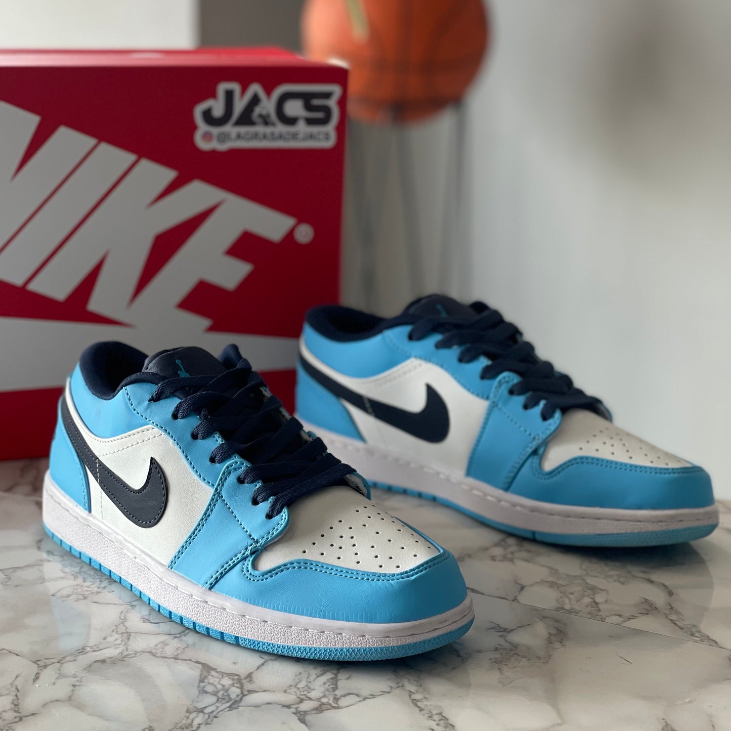 AIR JORDAN 1 LOW UNC UNIVERSITY