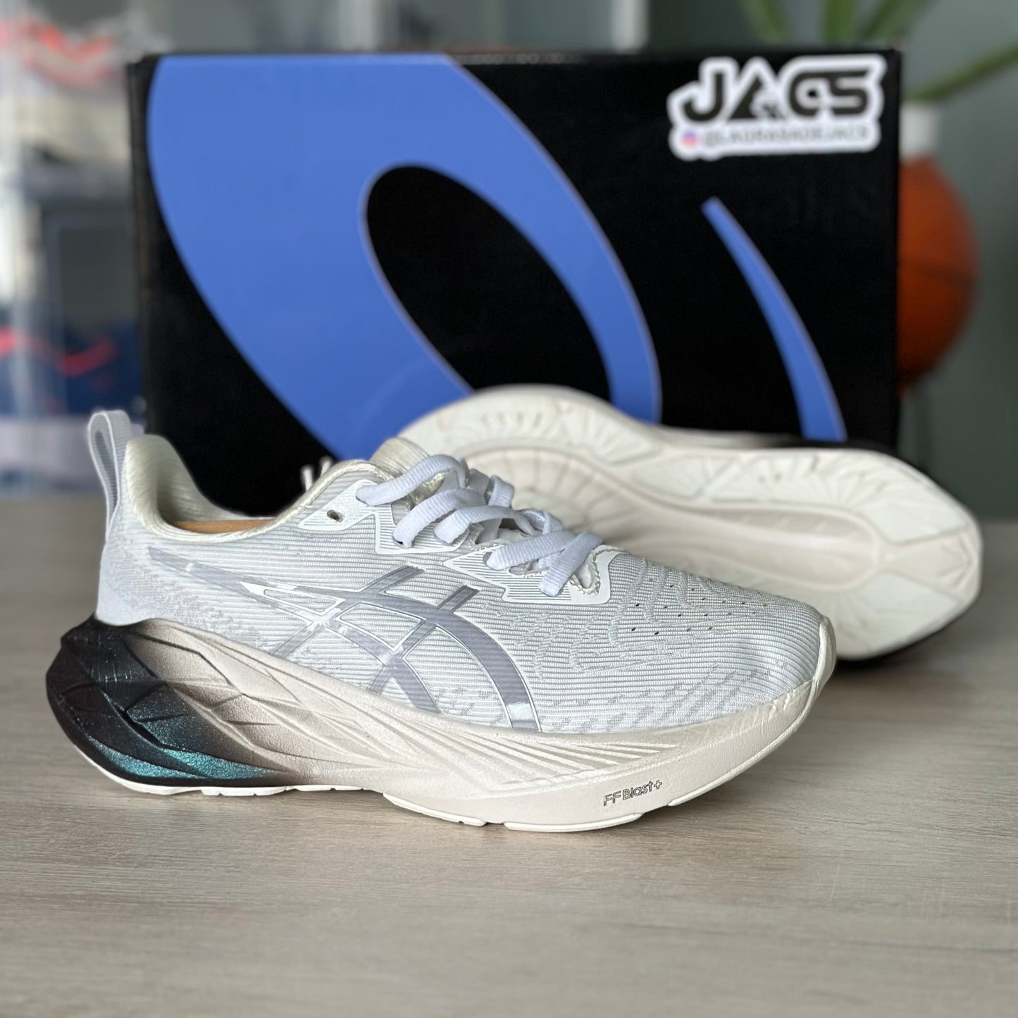 ASICS NOVABLAST 4