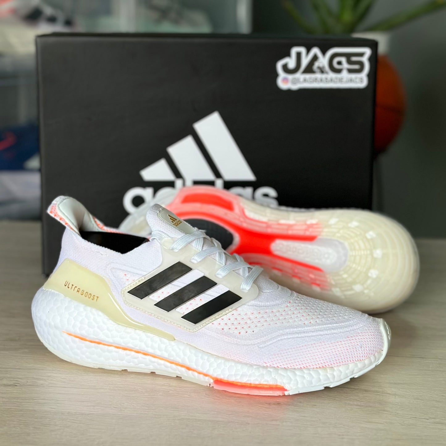 ADIDAS ULTRABOOST
