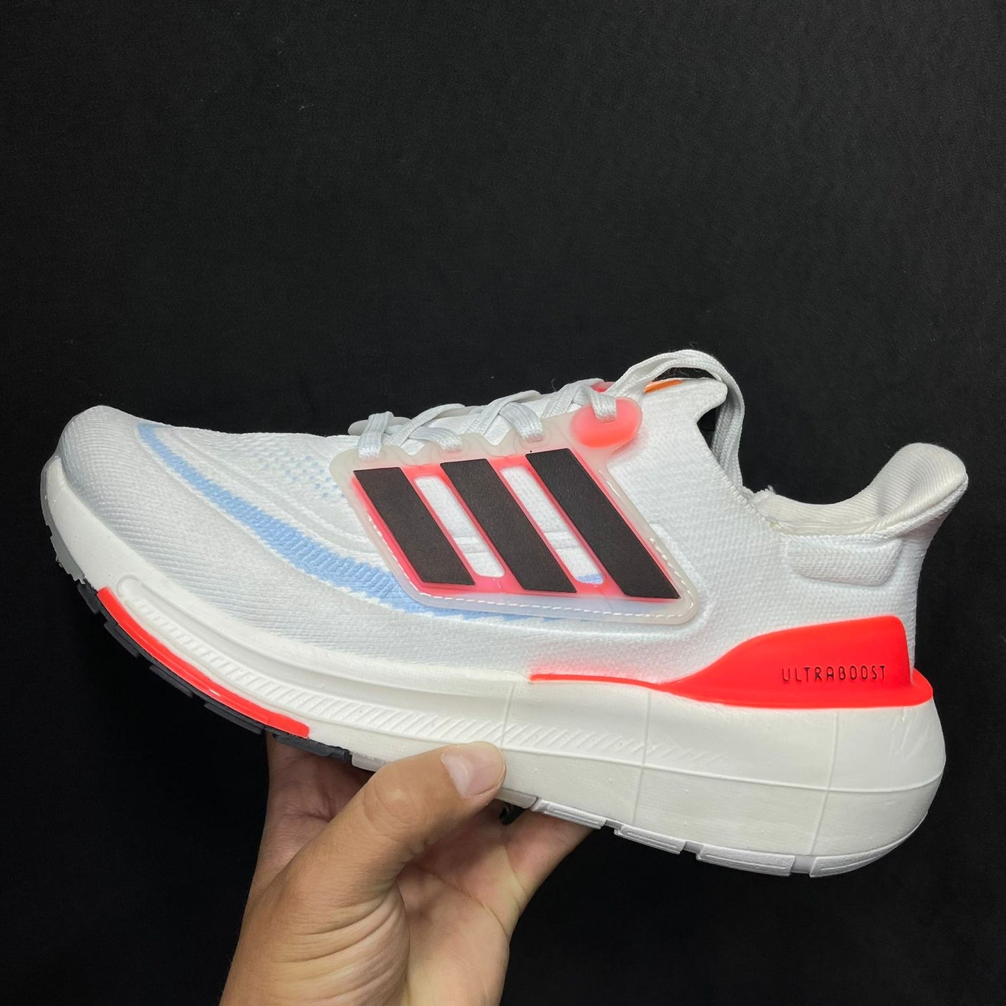 ADIDAS ULTRABOOST