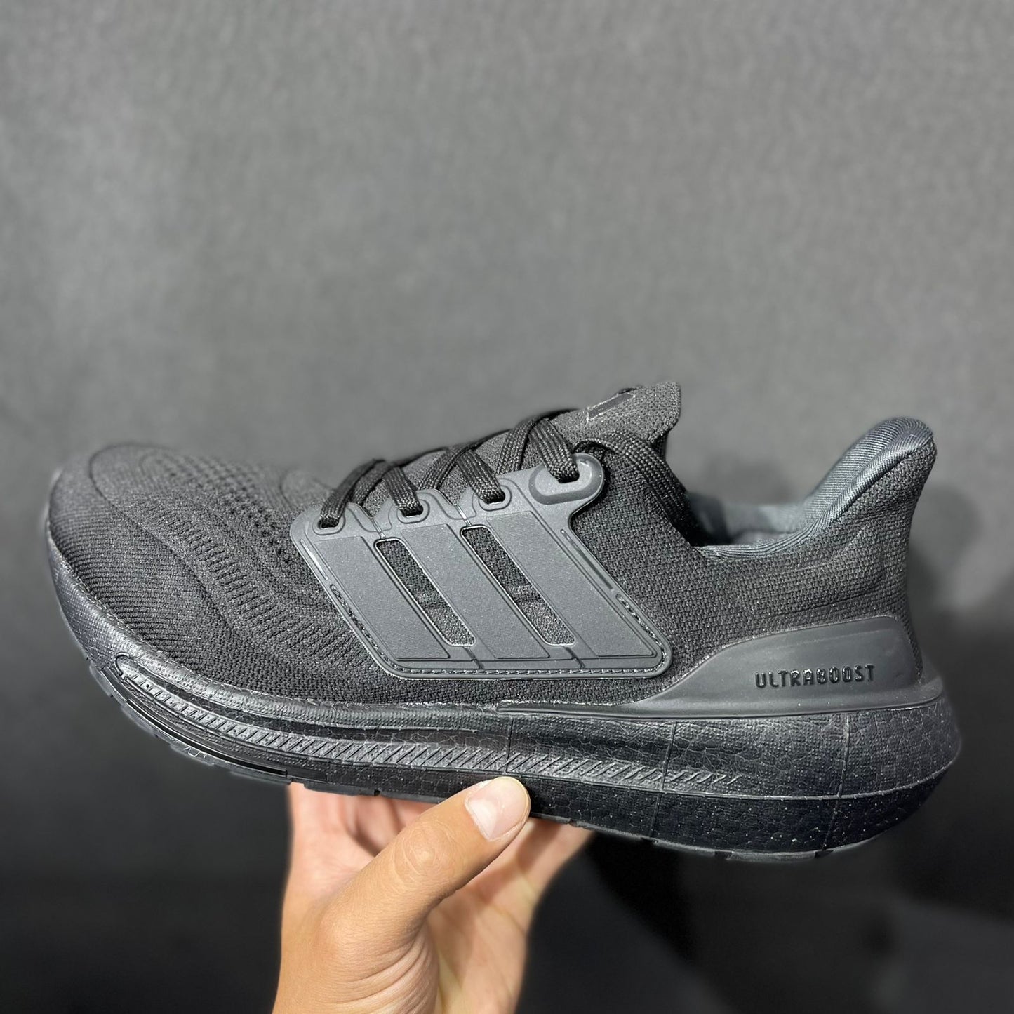 ADIDAS ULTRABOOST