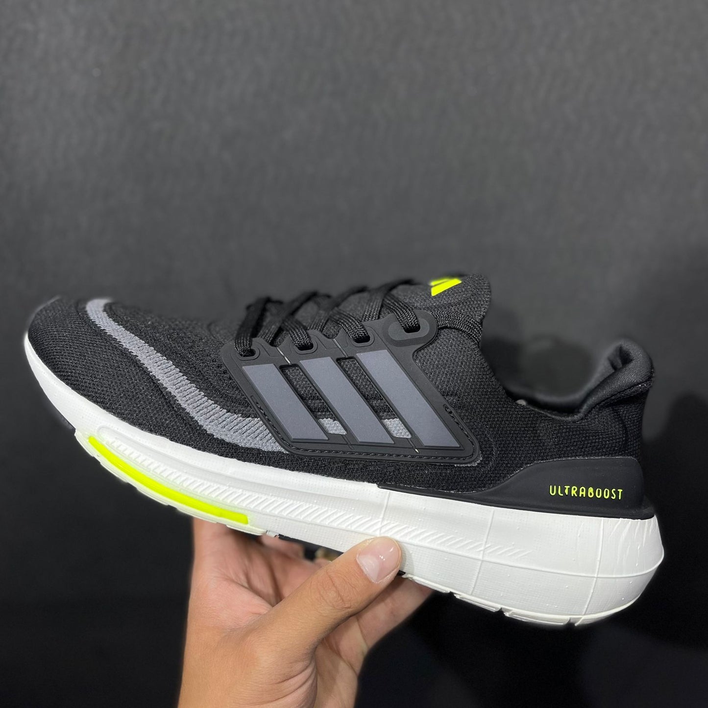 ADIDAS ULTRABOOST