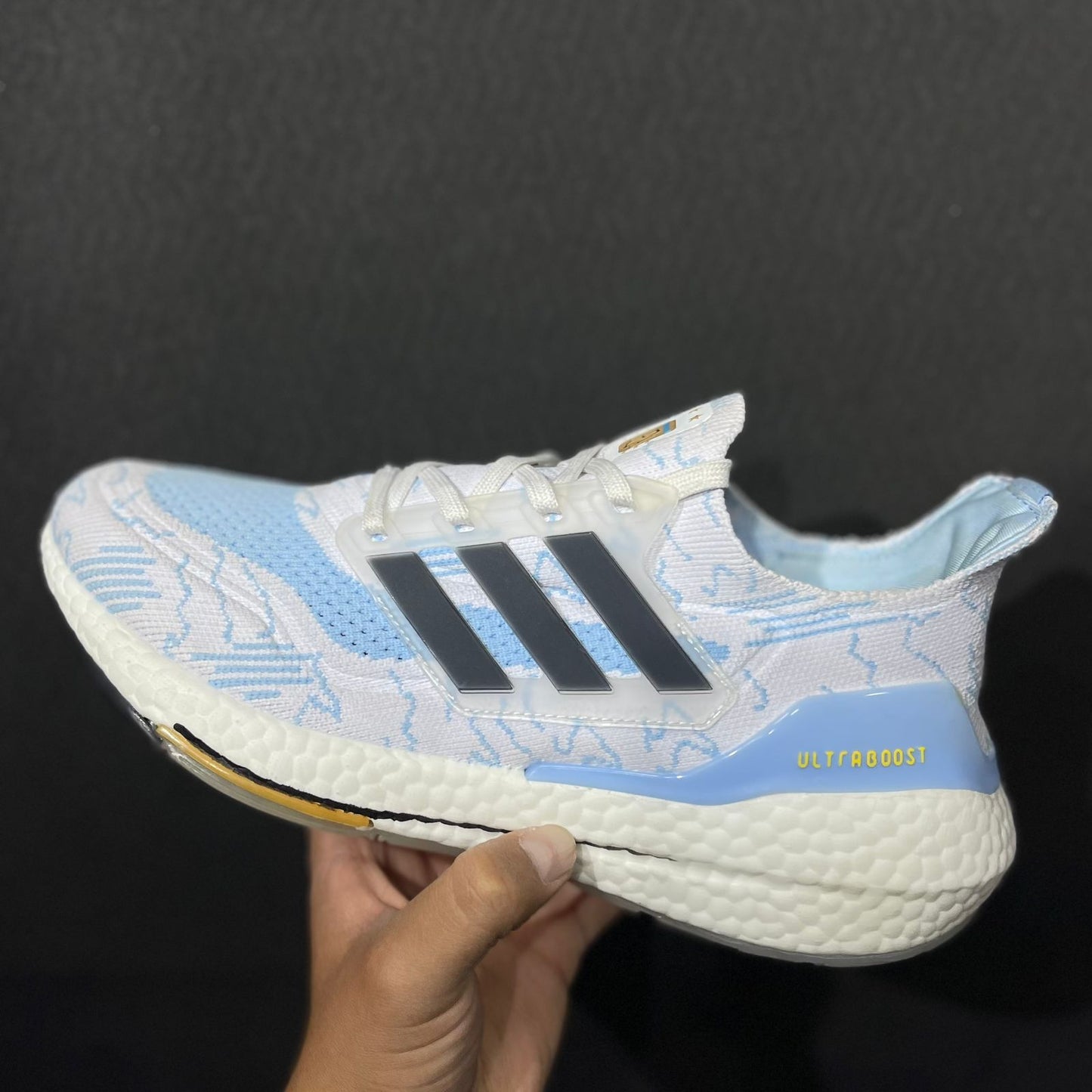 ADIDAS ULTRABOOST