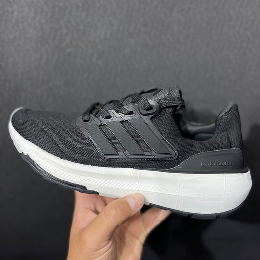 ADIDAS ULTRABOOST
