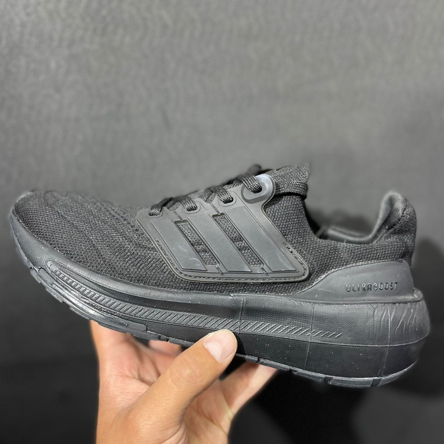 ADIDAS ULTRABOOST