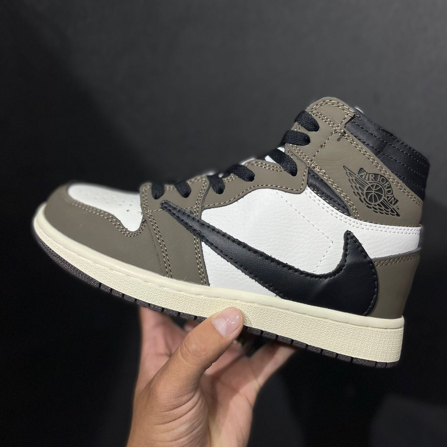 AIR JORDAN RETRO 1 TRAVIS SCOTT