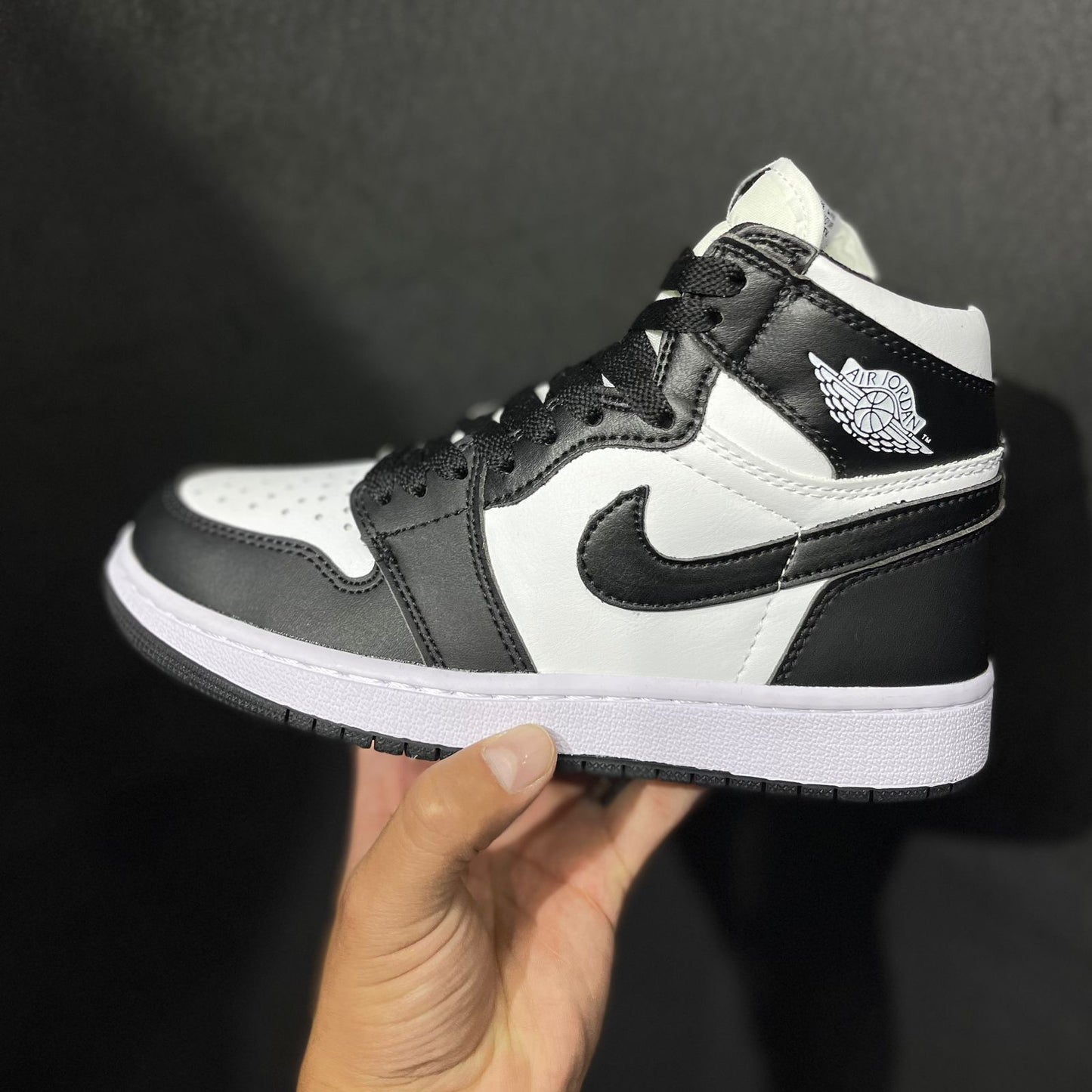 AIR JORDAN RETRO 1
