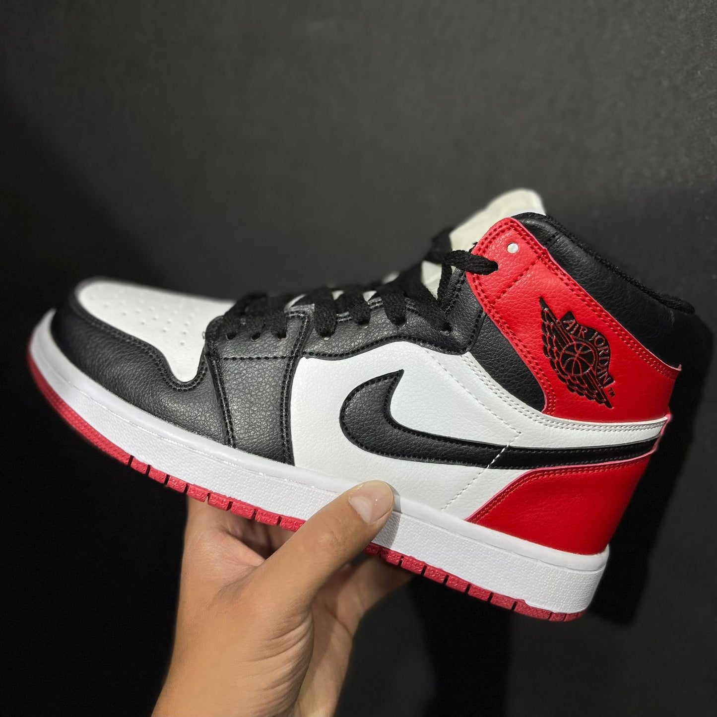 AIR JORDAN RETRO 1