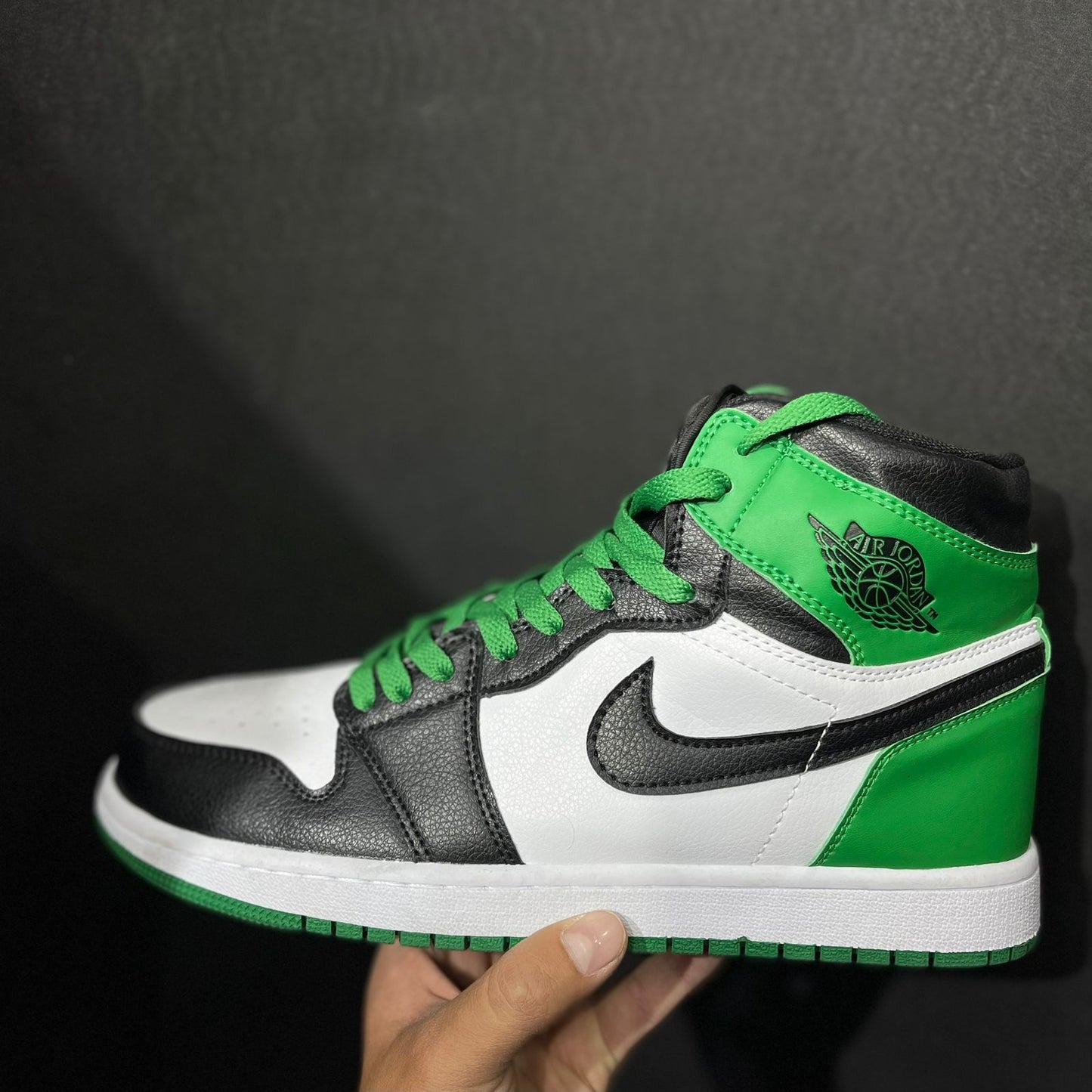 AIR JORDAN RETRO 1