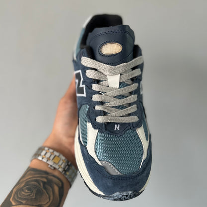 NEW BALANCE 2002R