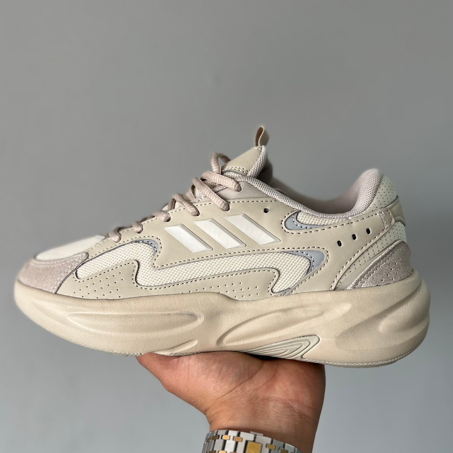 ADIDAS OZELIA