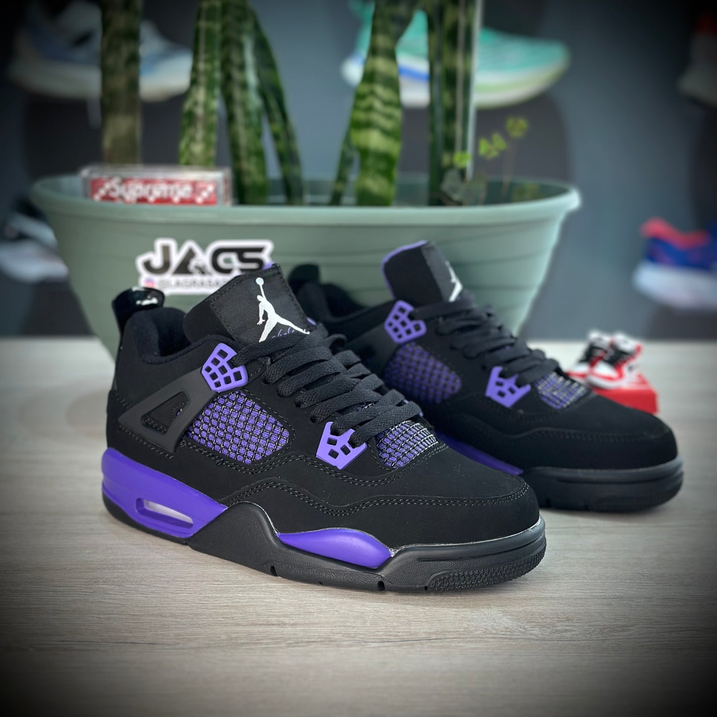 JORDAN 4 PURPLE THUNDER