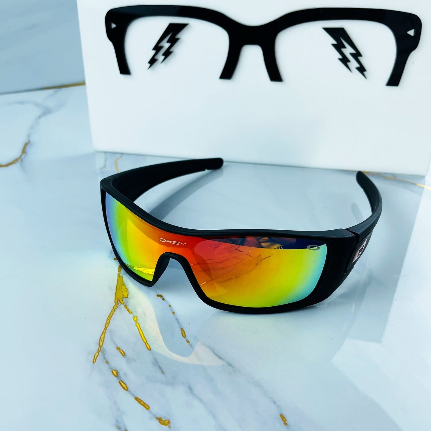 OAKLEY