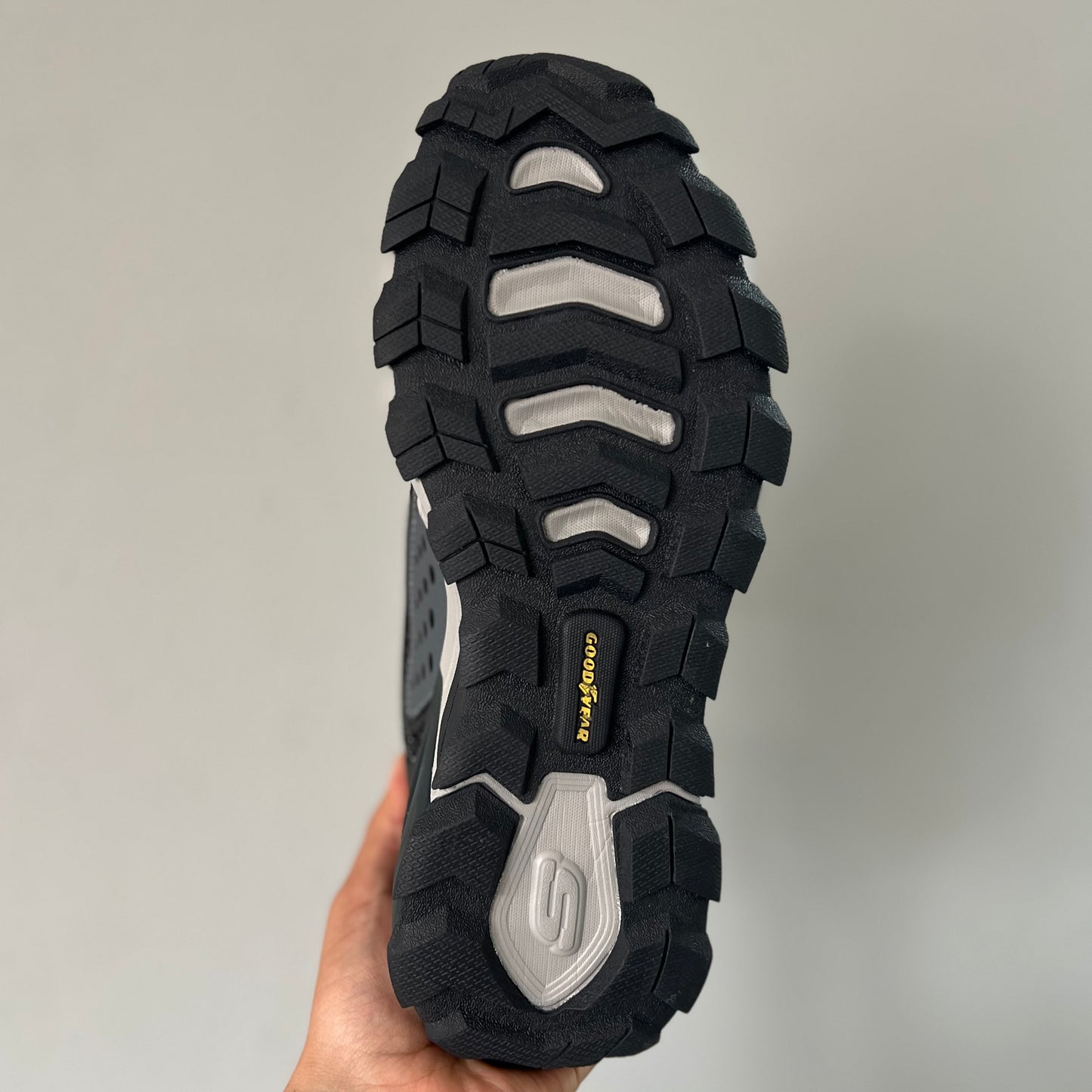 SKECHERS MAX PROTECT