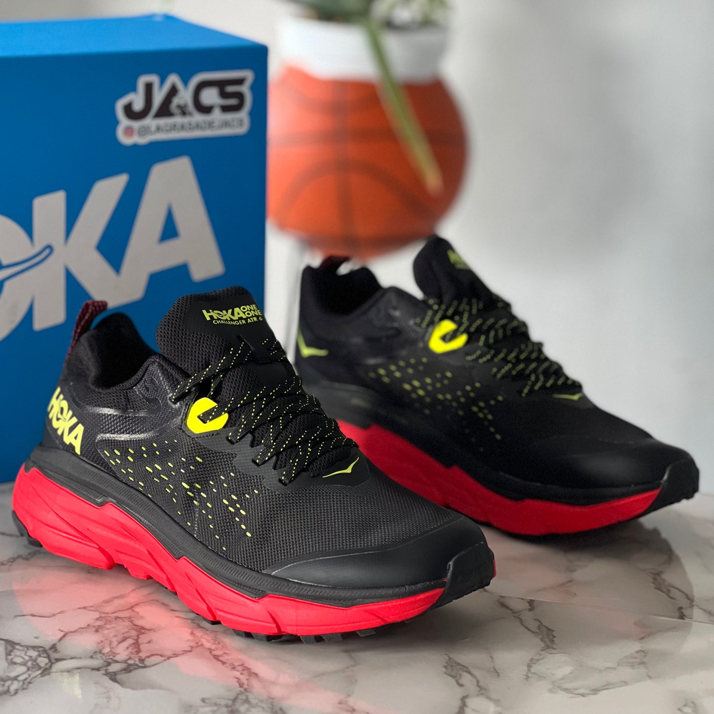 HOKA CHALLENGER