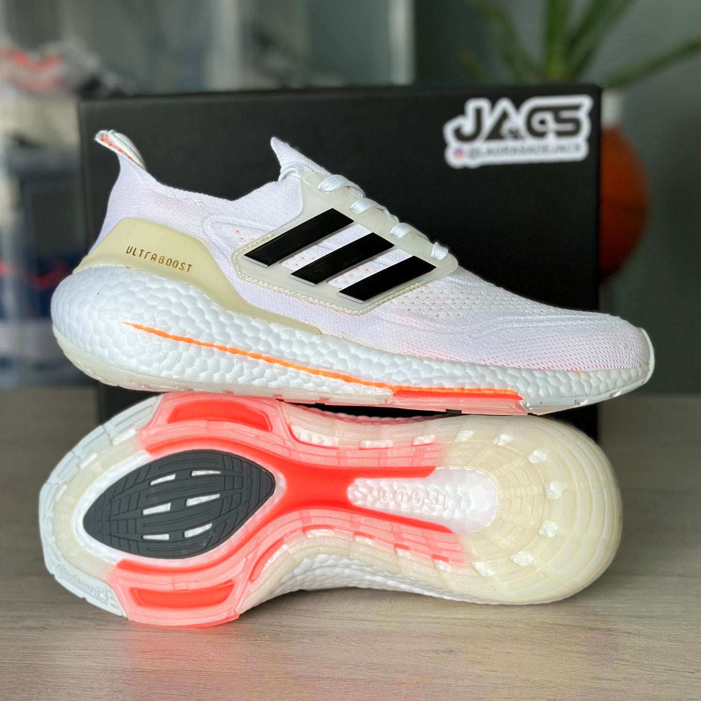 ADIDAS ULTRABOOST