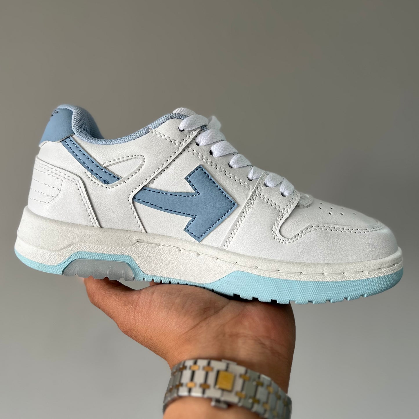 OFF WHITE