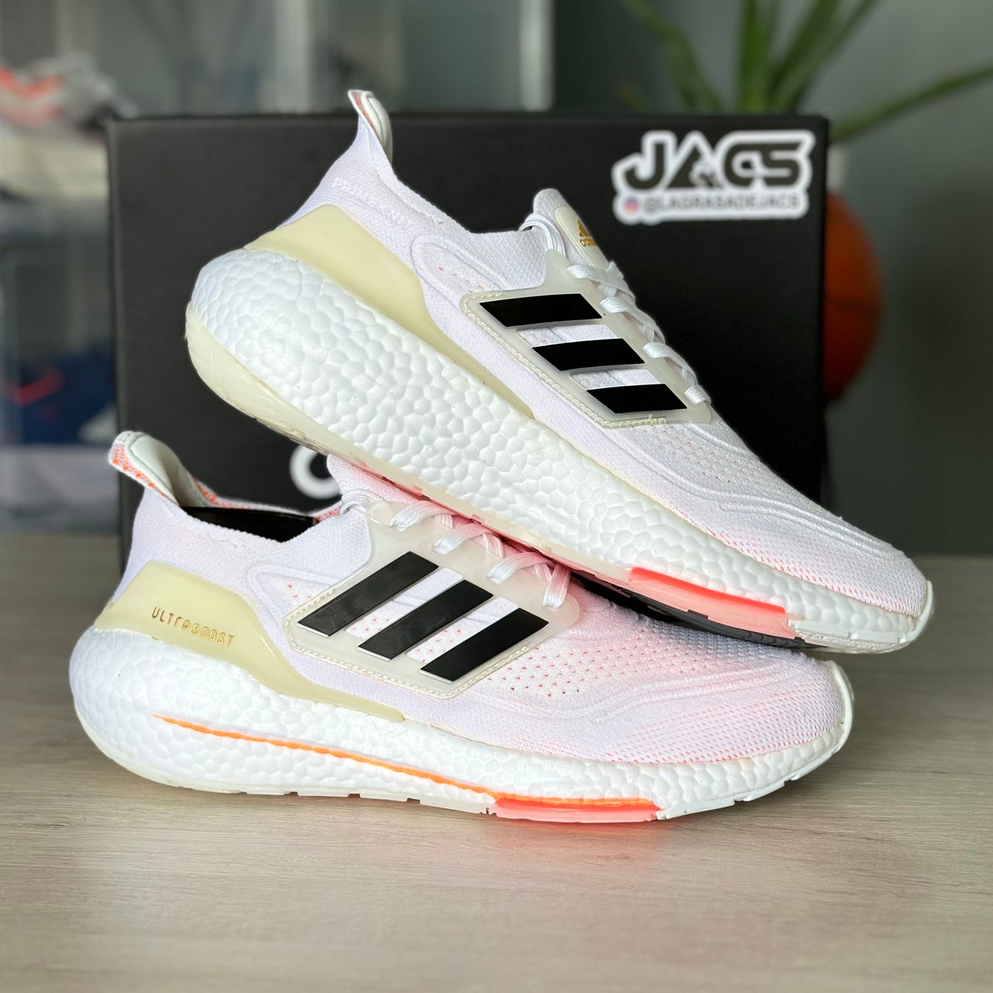 ADIDAS ULTRABOOST