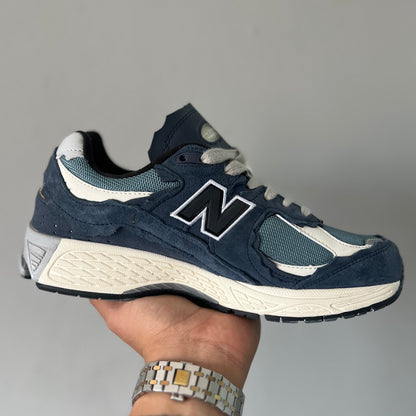 NEW BALANCE 2002R