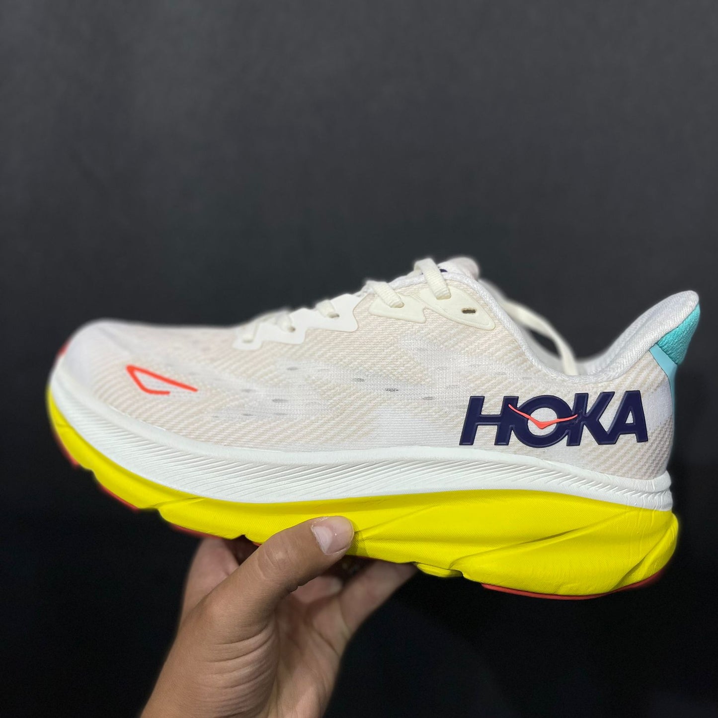 HOKA CLIFTON 9