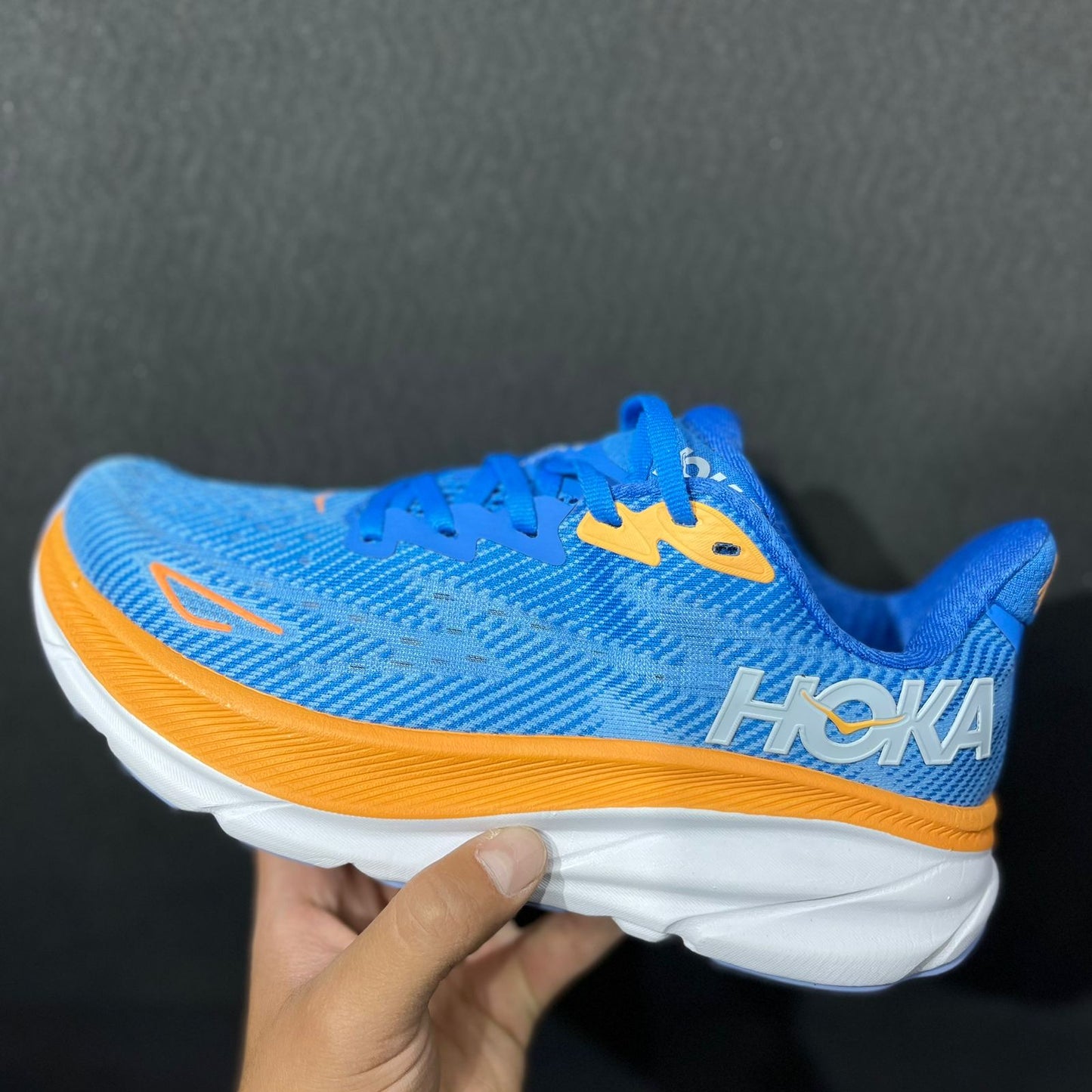 HOKA CLIFTON 9