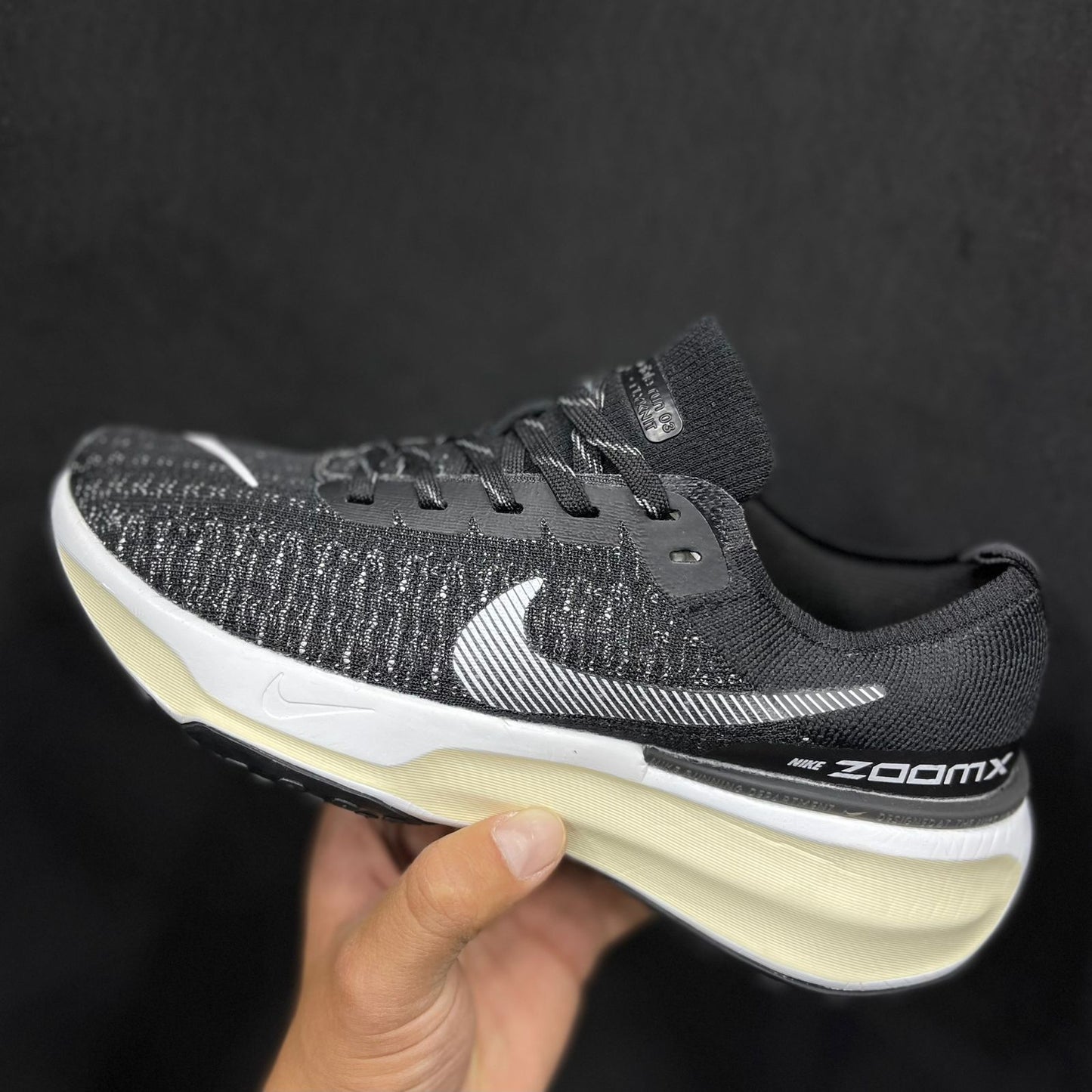 NIKE INVINCIBLE