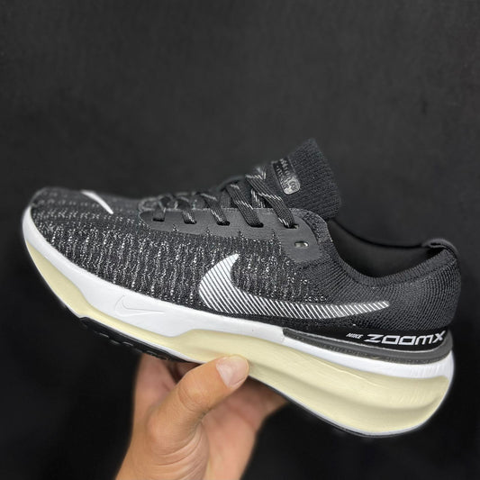 NIKE INVINCIBLE