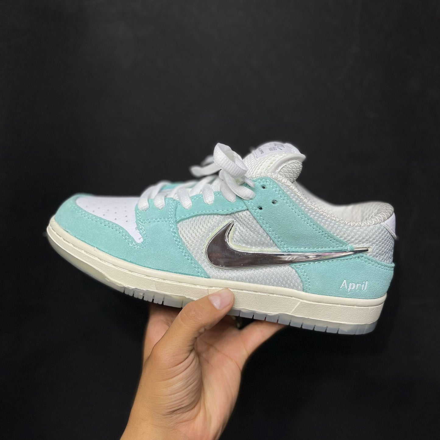 NIKE SB APRIL
