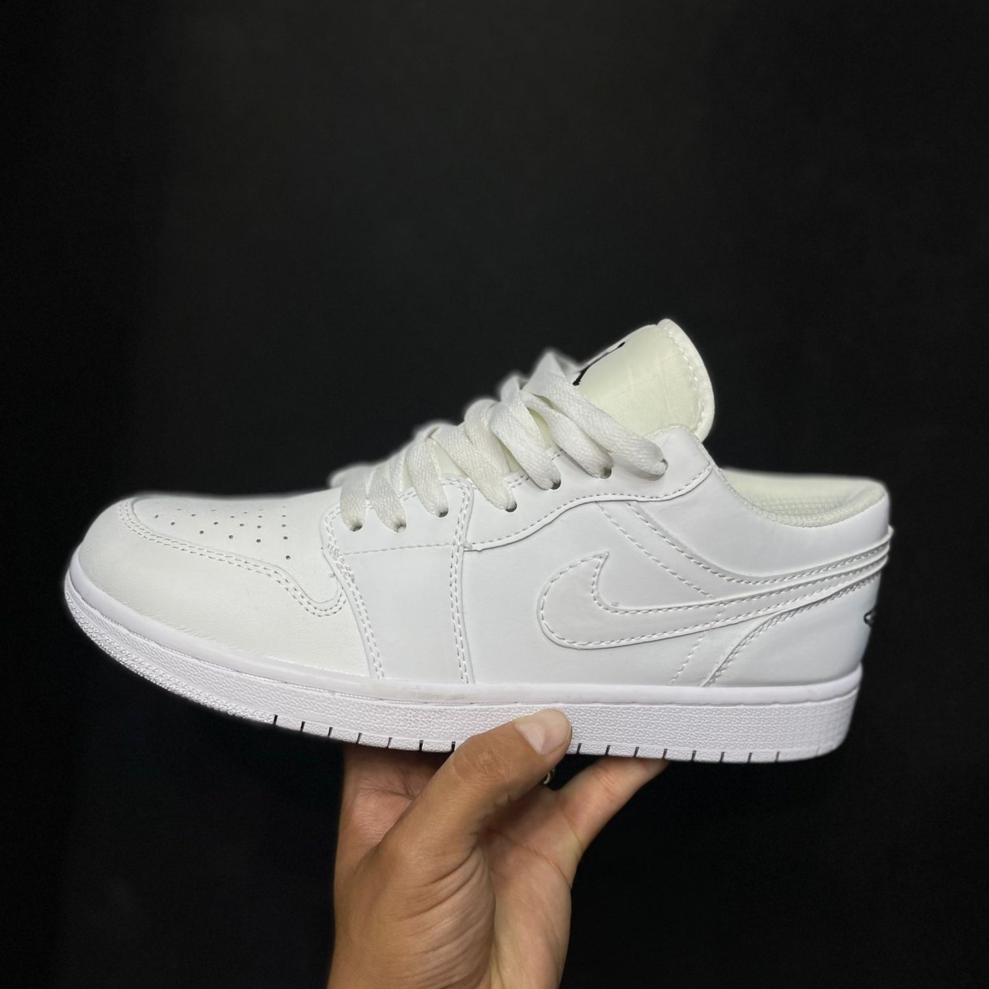 NIKE SB TRIPLE WHITE